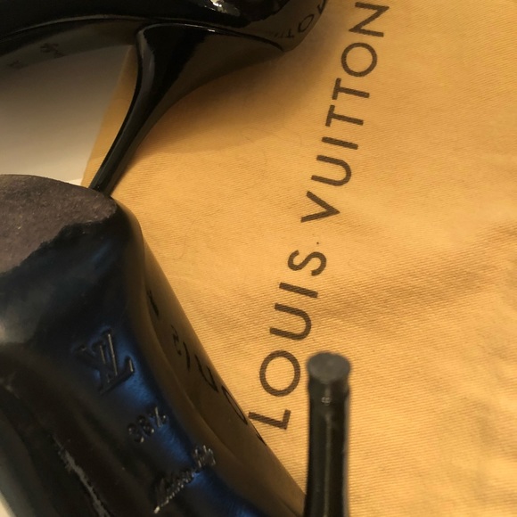 LV black patent pumps - Picture 5 of 6